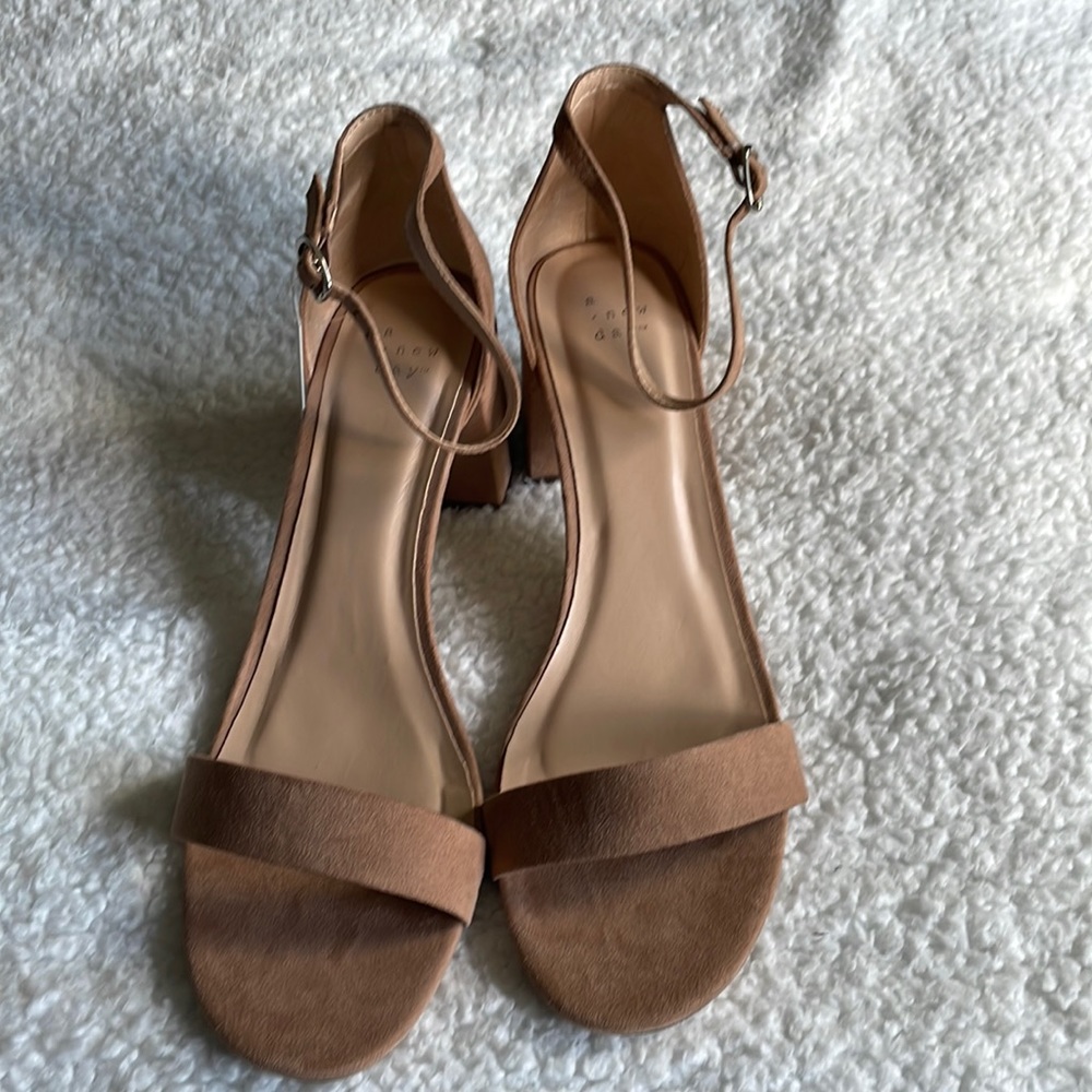 Dress shoe